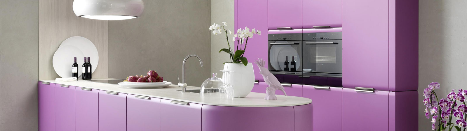 Lila Küche halbrunde Optik modernes Design